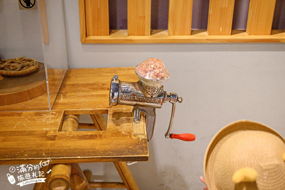 台南景點【黑橋牌香腸博物館】免門票香腸主題觀光工廠.巨無霸經典香腸盤,黑橋牌香腸創始店~傳統復古熱鬧市集!