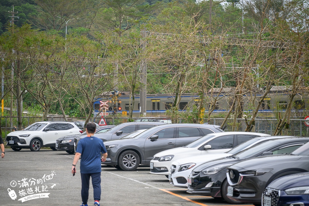 宜蘭【計程車博物館】2025最新門票資訊&好玩設施,全台首座計程車主題館.能玩滑步車.旋轉木馬.碰碰車和人力車!