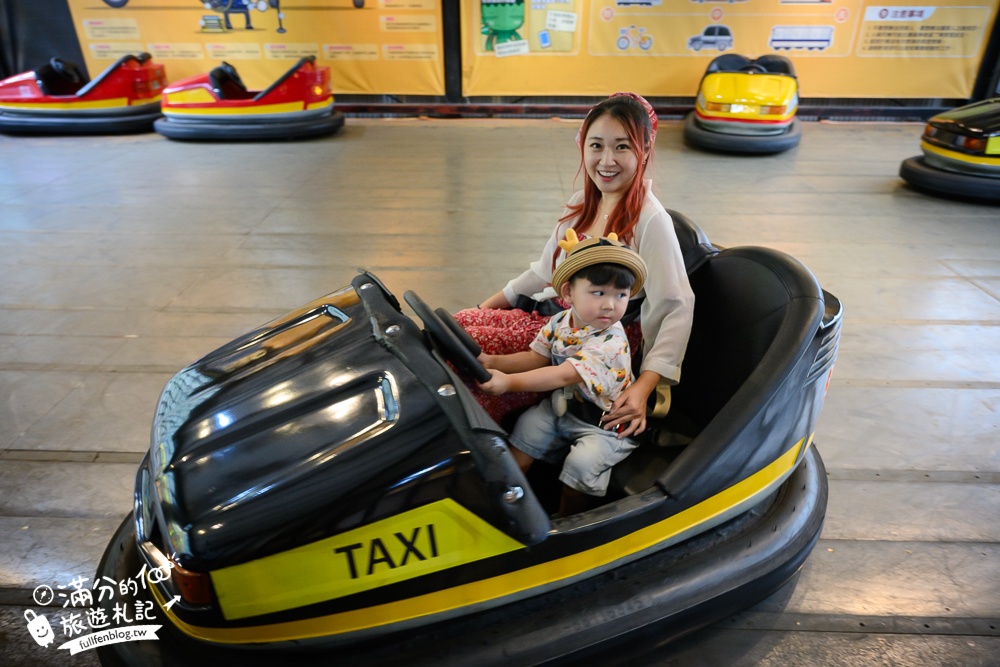 宜蘭【計程車博物館】2025最新門票資訊&好玩設施,全台首座計程車主題館.能玩滑步車.旋轉木馬.碰碰車和人力車!