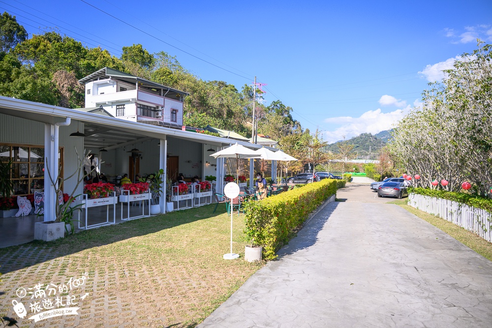 苗栗大湖【紅色琉璃瓦草莓園】免門票網美系高架草莓園.採紅寶石大草莓,還能喝咖啡下午茶!