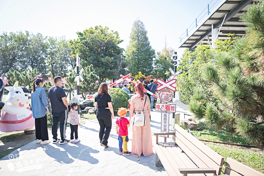 雲林崙背【千巧谷牛樂園牧場】雲林免門票伴手禮景點.搭蒸汽火車.餵牛體驗.古錐萌牛公牛超好拍! 雲林崙背【千巧谷牛樂園牧場】雲林免門票伴手禮景點.搭蒸汽火車.餵牛體驗.古錐萌牛公牛超好拍!