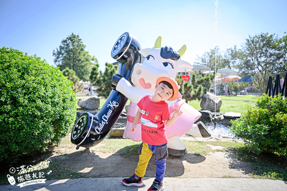 雲林崙背【千巧谷牛樂園牧場】雲林免門票伴手禮景點.搭蒸汽火車.餵牛體驗.古錐萌牛公牛超好拍! 雲林崙背【千巧谷牛樂園牧場】雲林免門票伴手禮景點.搭蒸汽火車.餵牛體驗.古錐萌牛公牛超好拍!