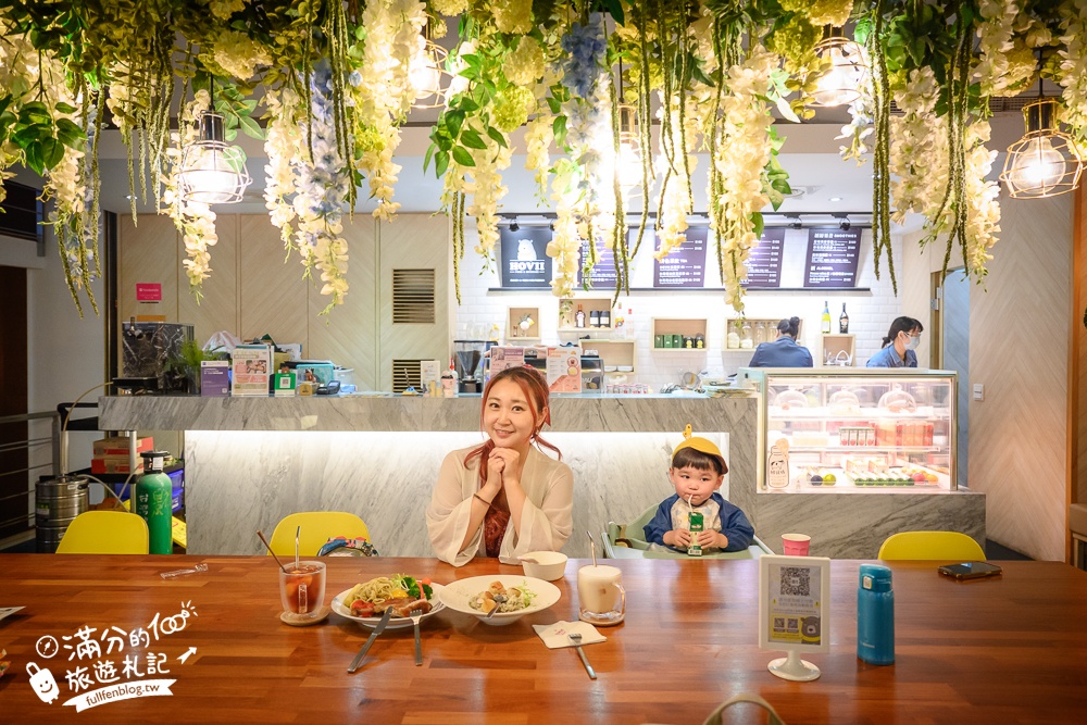 【2025新竹親子飯店懶人包】TOP7間新竹親子住宿推薦,爸媽們都超推,大球池.露天泳池.賽車,住飯店也能玩整天!