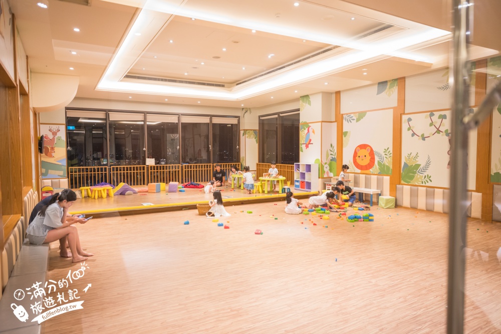 【台中麗寶福容大飯店住宿攻略】后里最強樂園飯店,花園家庭房開箱,網美大泳池.親子遊戲室.豐盛自助吧饗宴超讚! 【台中麗寶福容大飯店住宿攻略】后里最強樂園飯店,花園家庭房開箱,網美大泳池.親子遊戲室.豐盛自助吧饗宴超讚!