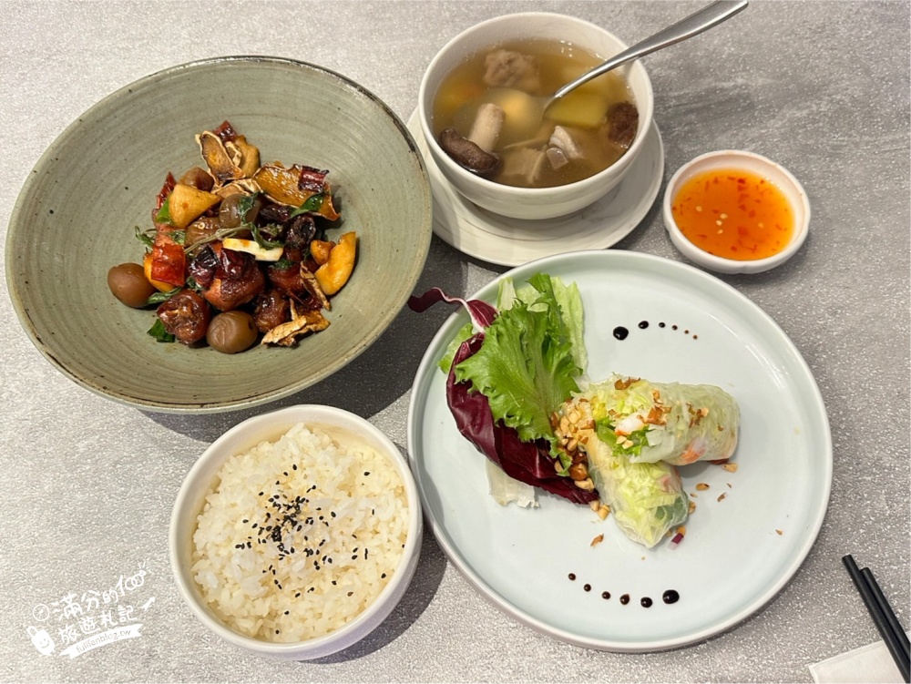 【嘉義長榮文苑酒店】太保親子飯店推薦,對面就是故宮南苑,露天泳池.球池滑梯小孩超放電!