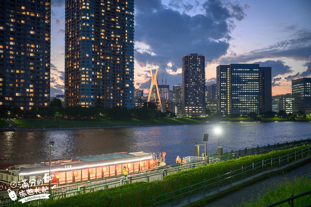 東京必體驗行程【東京灣遊船】搭特色船形屋吃牛肉燒喜燒賞夜景.飲料無限暢飲還能看表演.甲板上與彩虹大橋合影!