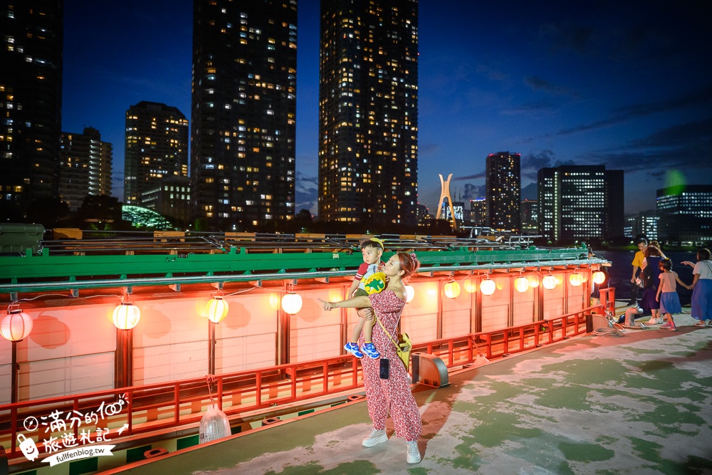 東京必體驗行程【東京灣遊船】搭特色船形屋吃牛肉燒喜燒賞夜景.飲料無限暢飲還能看表演.甲板上與彩虹大橋合影!