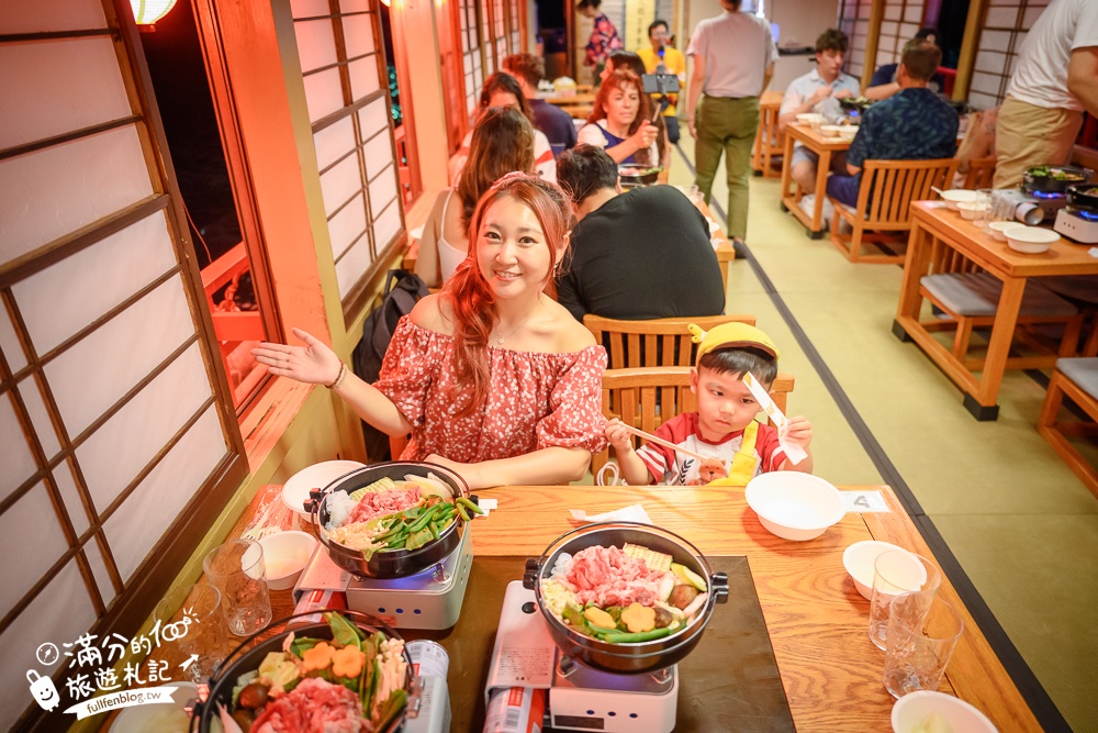 東京必體驗行程【東京灣遊船】搭特色船形屋吃牛肉燒喜燒賞夜景.飲料無限暢飲還能看表演.甲板上與彩虹大橋合影!