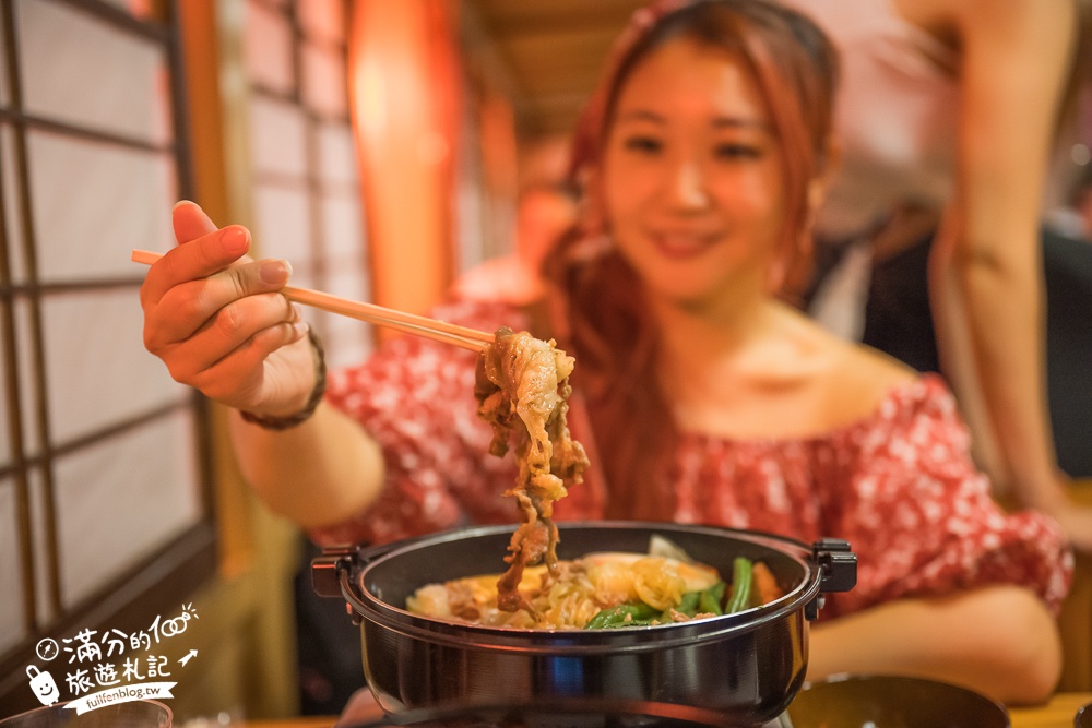 東京必體驗行程【東京灣遊船】搭特色船形屋吃牛肉燒喜燒賞夜景.飲料無限暢飲還能看表演.甲板上與彩虹大橋合影!