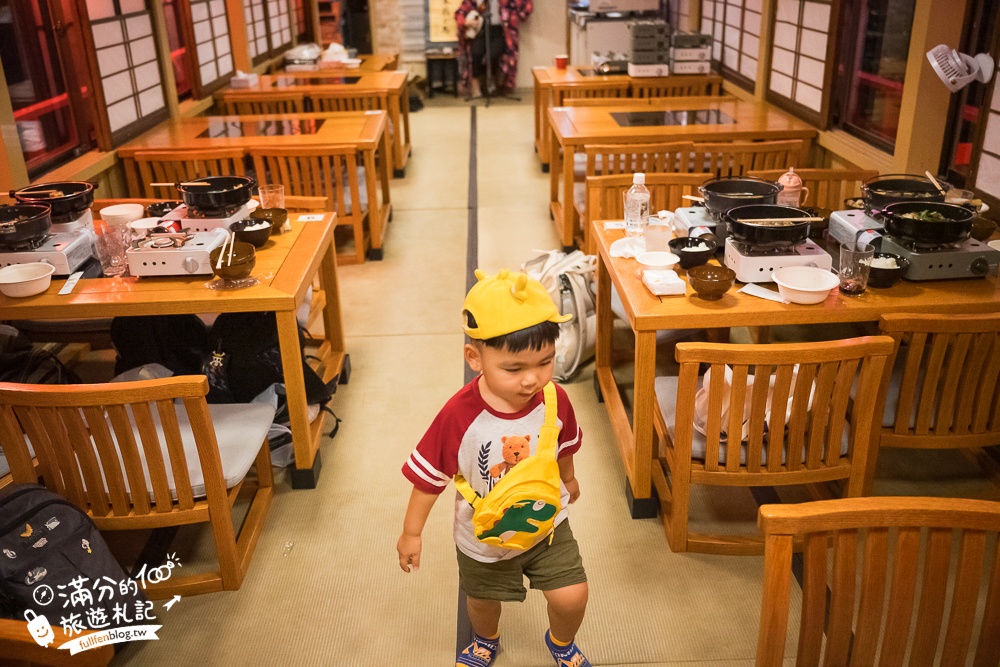 東京必體驗行程【東京灣遊船】搭特色船形屋吃牛肉燒喜燒賞夜景.飲料無限暢飲還能看表演.甲板上與彩虹大橋合影!
