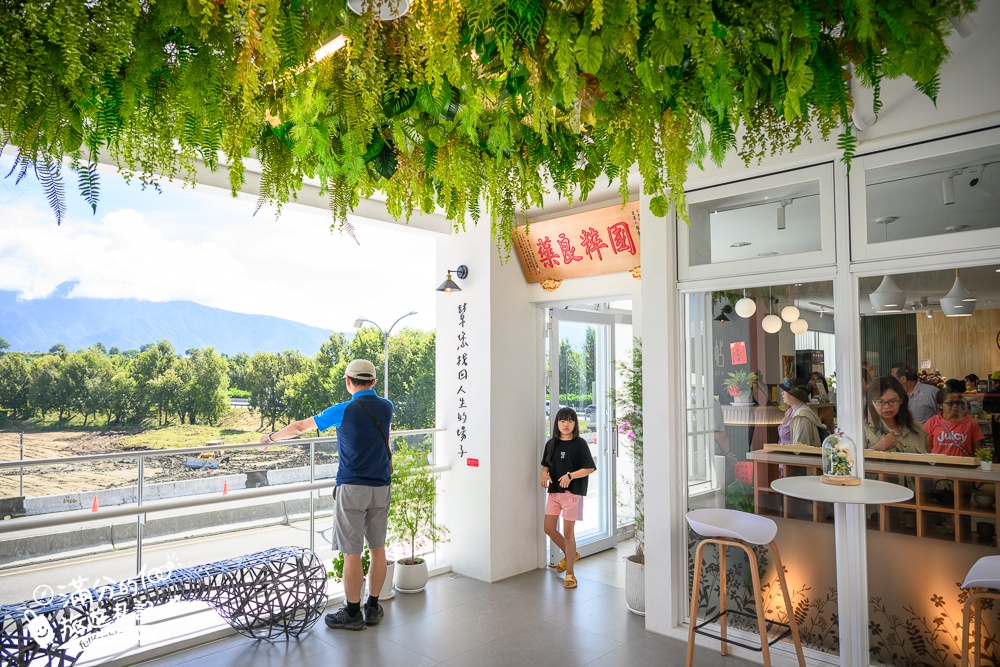 南投新景點【日月町商場】埔里最新複合式商場,純白色建築好療癒,搭配繽紛氣球屋好逛好拍還能尋寶購物!