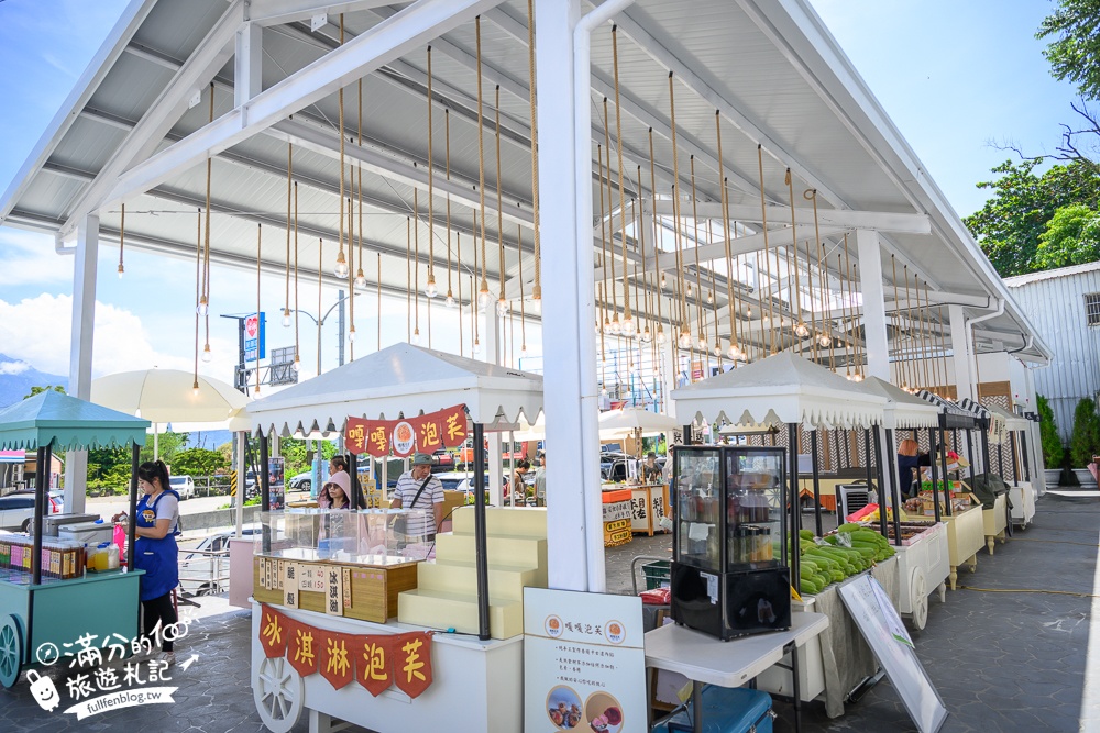 南投新景點【日月町商場】埔里最新複合式商場,純白色建築好療癒,搭配繽紛氣球屋好逛好拍還能尋寶購物!