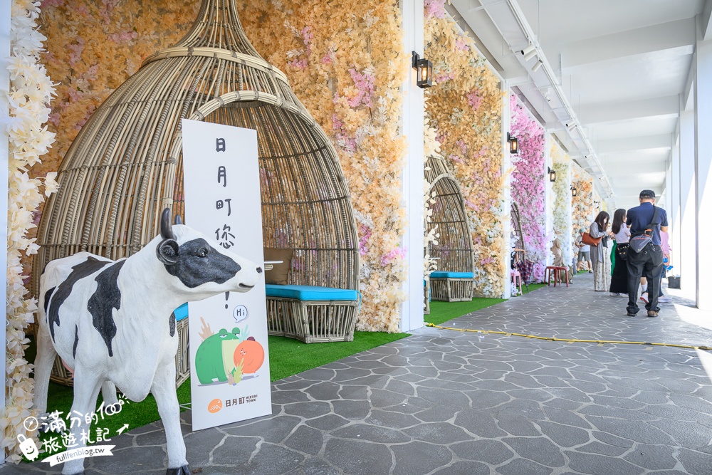 南投新景點【日月町商場】埔里最新複合式商場,純白色建築好療癒,搭配繽紛氣球屋好逛好拍還能尋寶購物!