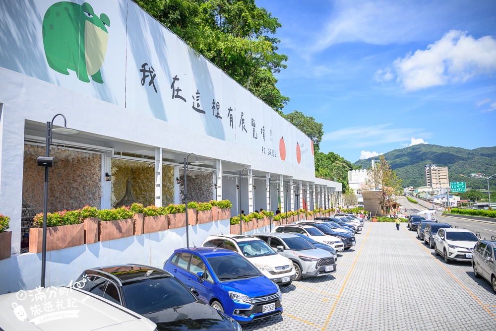 南投新景點【日月町商場】埔里最新複合式商場,純白色建築好療癒,搭配繽紛氣球屋好逛好拍還能尋寶購物!