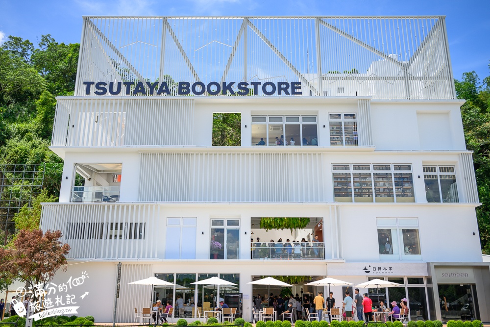 南投新景點【日月町商場】埔里最新複合式商場,純白色建築好療癒,搭配繽紛氣球屋好逛好拍還能尋寶購物!