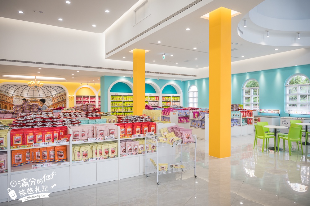台中【裕芳食品中科店】台中最新粉紅城堡.50元零食專賣店,咖啡免費喝又好拍照!