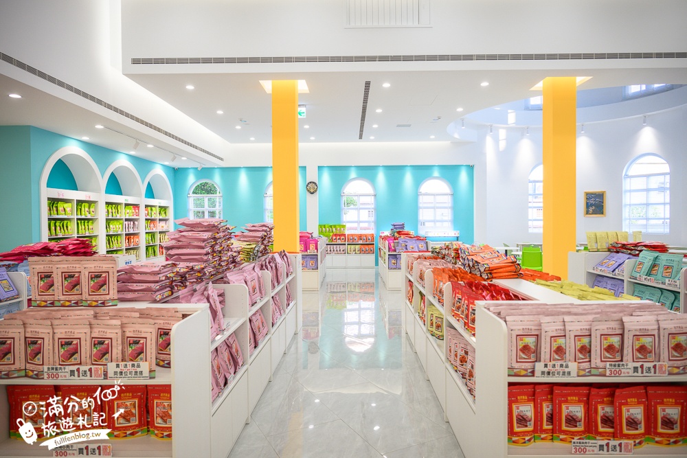 台中【裕芳食品中科店】台中最新粉紅城堡.50元零食專賣店,咖啡免費喝又好拍照!