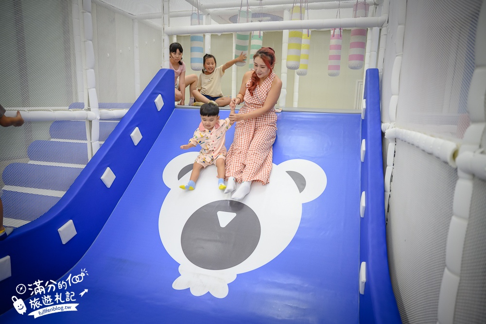 彰化親子景點【熊萌肚肚主題親子餐廳】鹿港英倫風親子餐廳.大球池溜滑梯玩整天不限時!