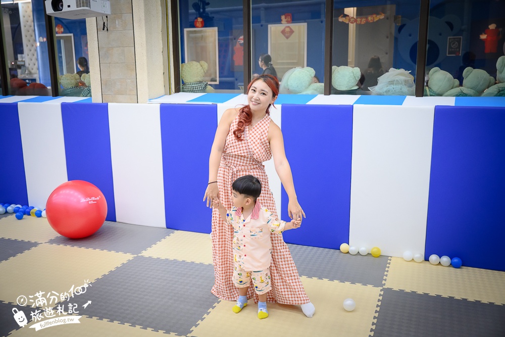 彰化親子景點【熊萌肚肚主題親子餐廳】鹿港英倫風親子餐廳.大球池溜滑梯玩整天不限時!
