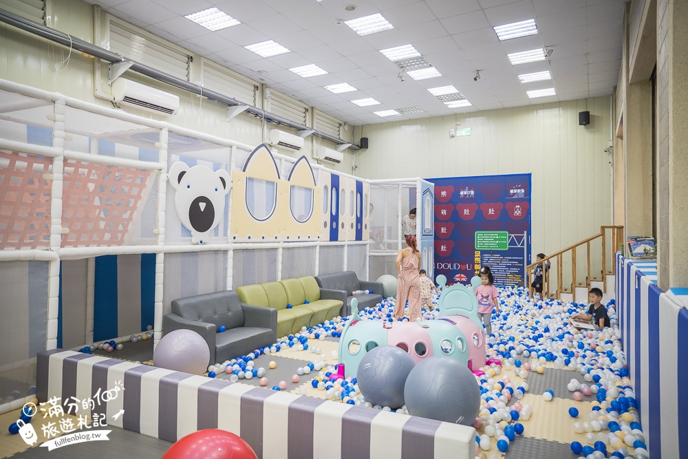 彰化親子景點【熊萌肚肚主題親子餐廳】鹿港英倫風親子餐廳.大球池溜滑梯玩整天不限時!