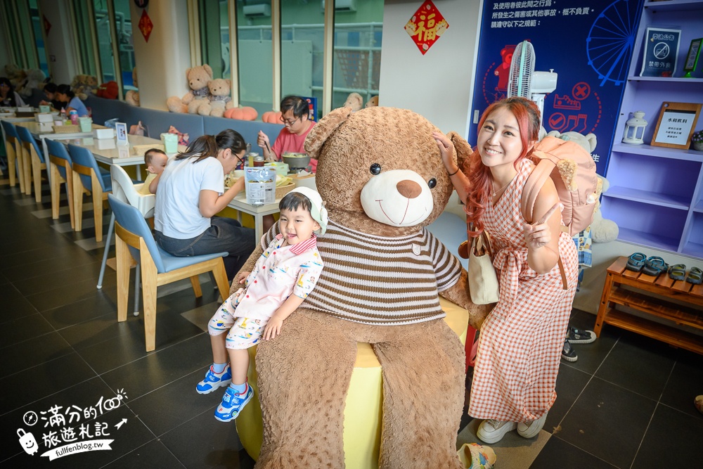 彰化親子景點【熊萌肚肚主題親子餐廳】鹿港英倫風親子餐廳.大球池溜滑梯玩整天不限時!