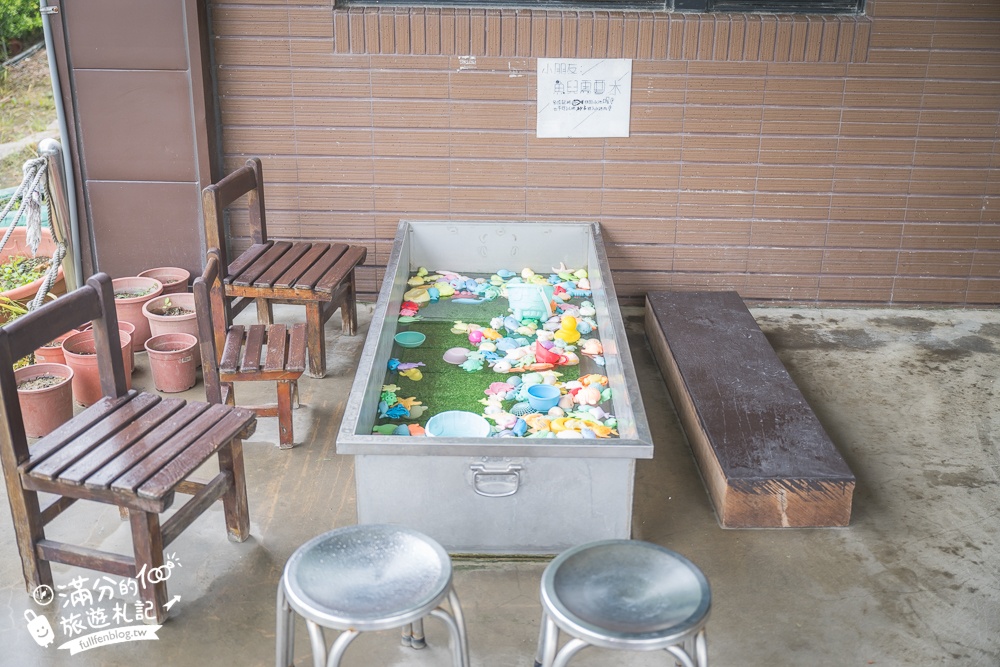 宜蘭親子餐廳推薦【蘭陽溪口親子餐廳】近傳藝中心.綠五日式園區,搭小火車.玩球池滑梯太放電啦!
