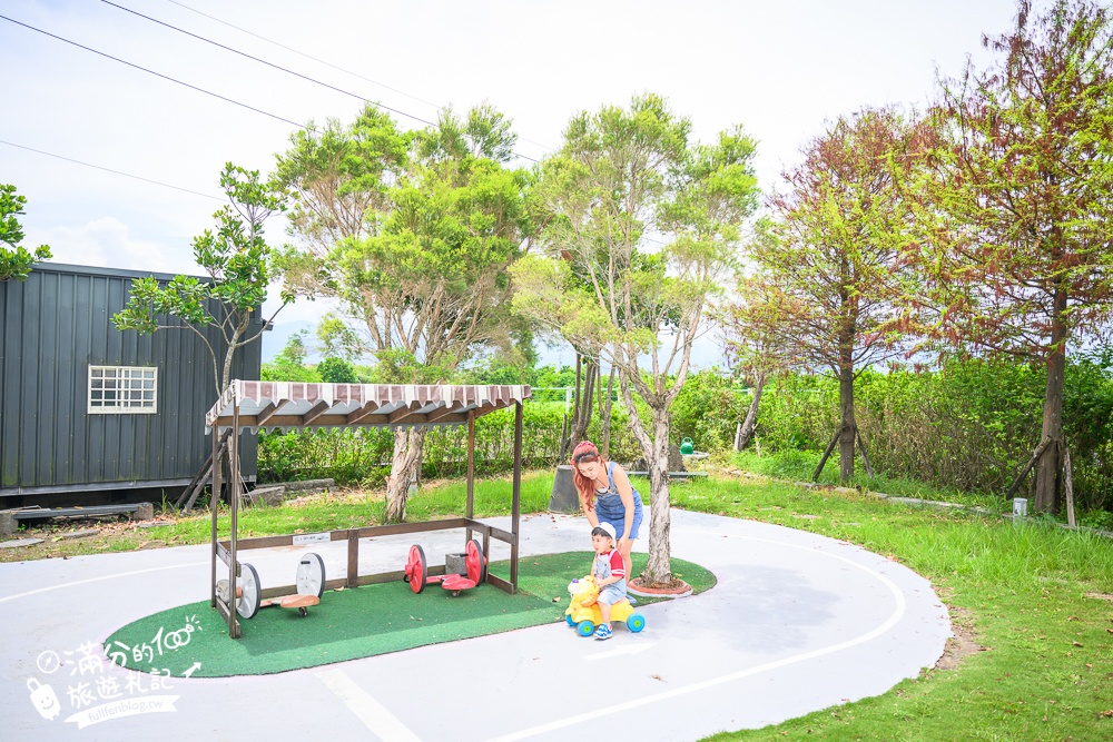 宜蘭親子餐廳推薦【蘭陽溪口親子餐廳】近傳藝中心.綠五日式園區,搭小火車.玩球池滑梯太放電啦!