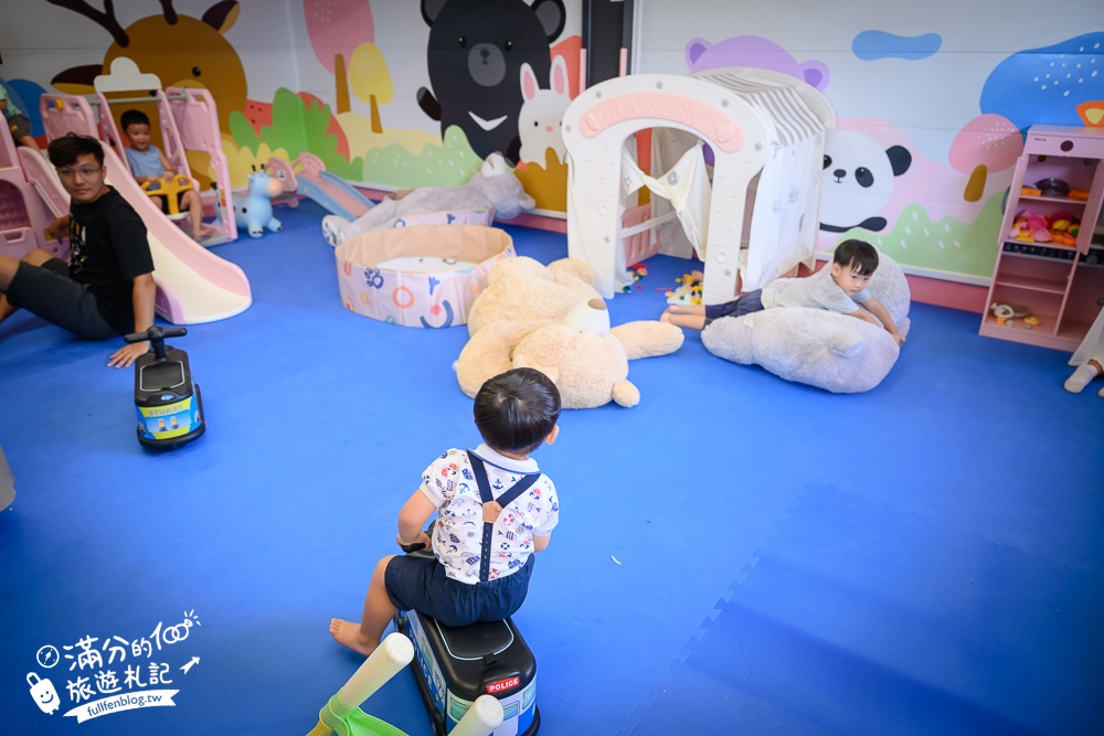 宜蘭【水鹿咖啡親子館】礁溪超狂親子餐廳,兒童遊戲區免費玩,農場餵動物,還能挑戰最新踩踩飛車!