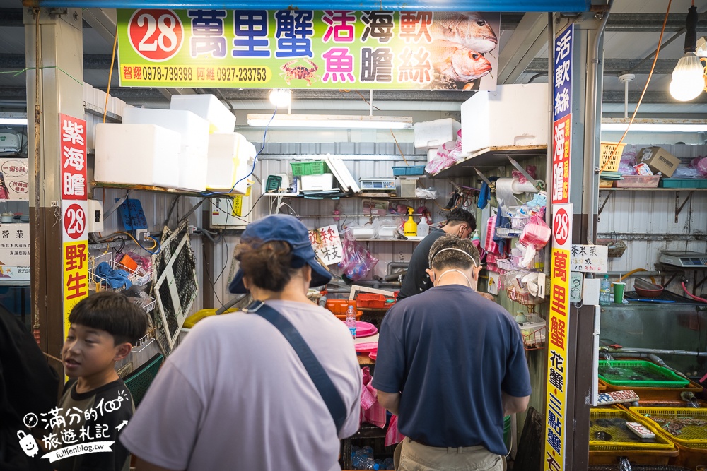 龜吼漁港必逛【龜吼漁夫市集】秋蟹季必吃萬里蟹,平價生魚片.代客料理海鮮,玩拍巨無霸螃蟹王!