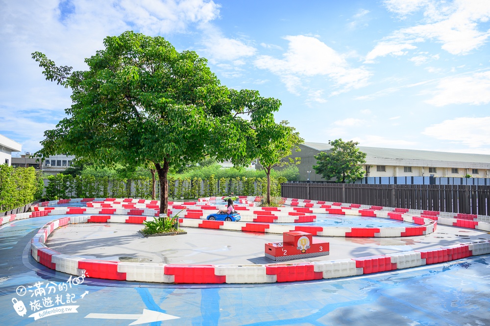 嘉義親子住宿推薦【新悦花園酒店】超狂童趣親子房型.森林小火車.旋轉木馬.大球池免費玩,還有迷你賽車體驗!