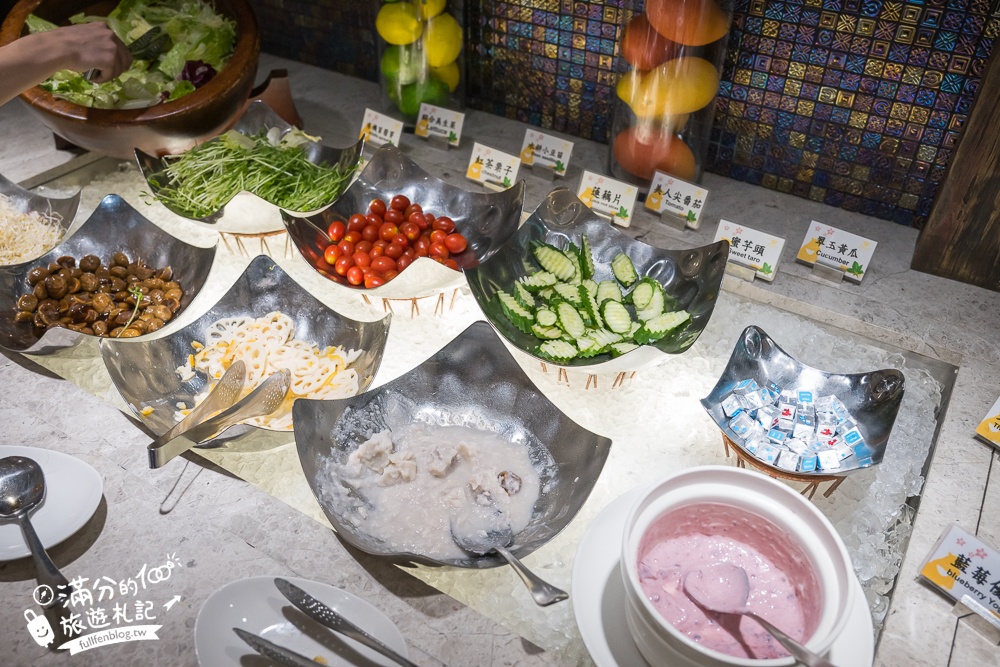 嘉義親子住宿推薦【新悦花園酒店】超狂童趣親子房型.森林小火車.旋轉木馬.大球池免費玩,還有迷你賽車體驗!
