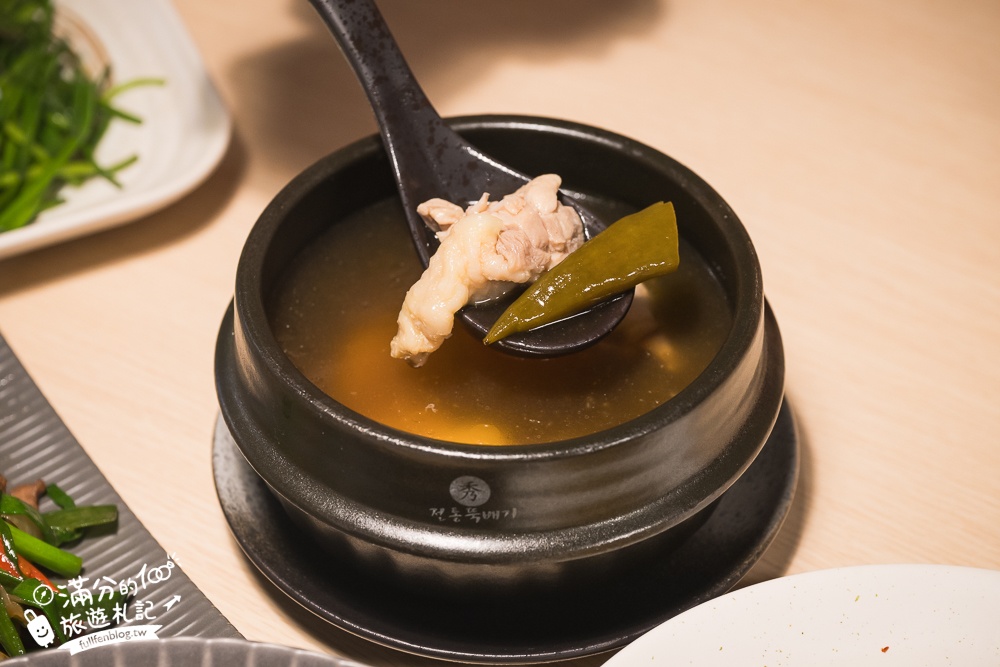 宜蘭新餐廳【津吉餐酒館】宜蘭市喝酒吃肉殿堂,超豐盛下酒菜,炒飯烏龍和生魚片,親子寵物友善空間!