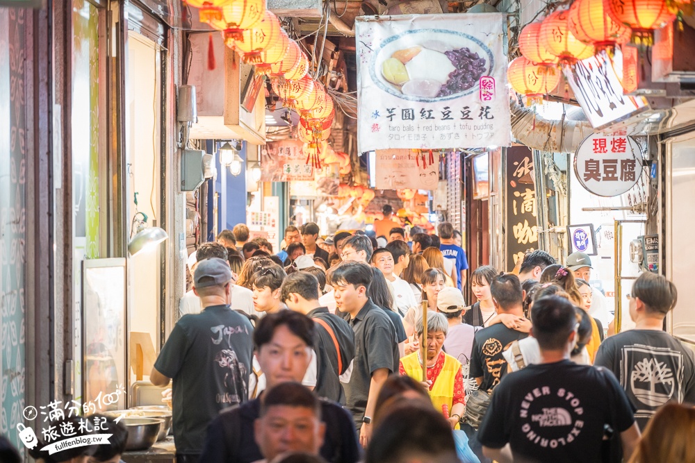 【2024九份最詳細交通攻略】黃金福隆線一日遊醬玩,穿旗袍逛九份老街.黃金博物館摸黃金.看黃金瀑布,九份最熱門打卡點和美食一把抓!