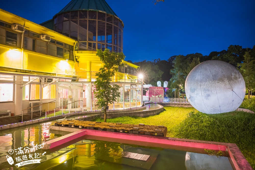 宜蘭夜景推薦【Amaze兔子迷宮.枕夜粉美】通往百萬夜景的天空步道,看龜山島美拍賞夜不限時,用餐午茶喝酒一次滿足!