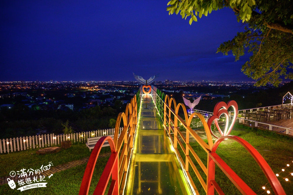 宜蘭夜景推薦【Amaze兔子迷宮.枕夜粉美】通往百萬夜景的天空步道,看龜山島美拍賞夜不限時,用餐午茶喝酒一次滿足!