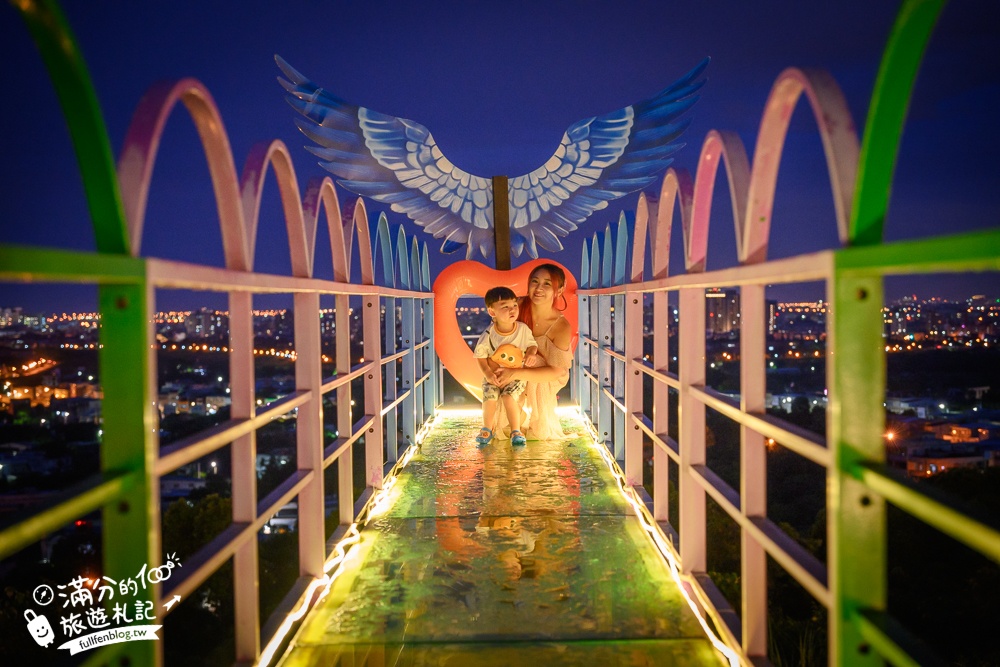 宜蘭夜景推薦【Amaze兔子迷宮.枕夜粉美】通往百萬夜景的天空步道,看龜山島美拍賞夜不限時,用餐午茶喝酒一次滿足!
