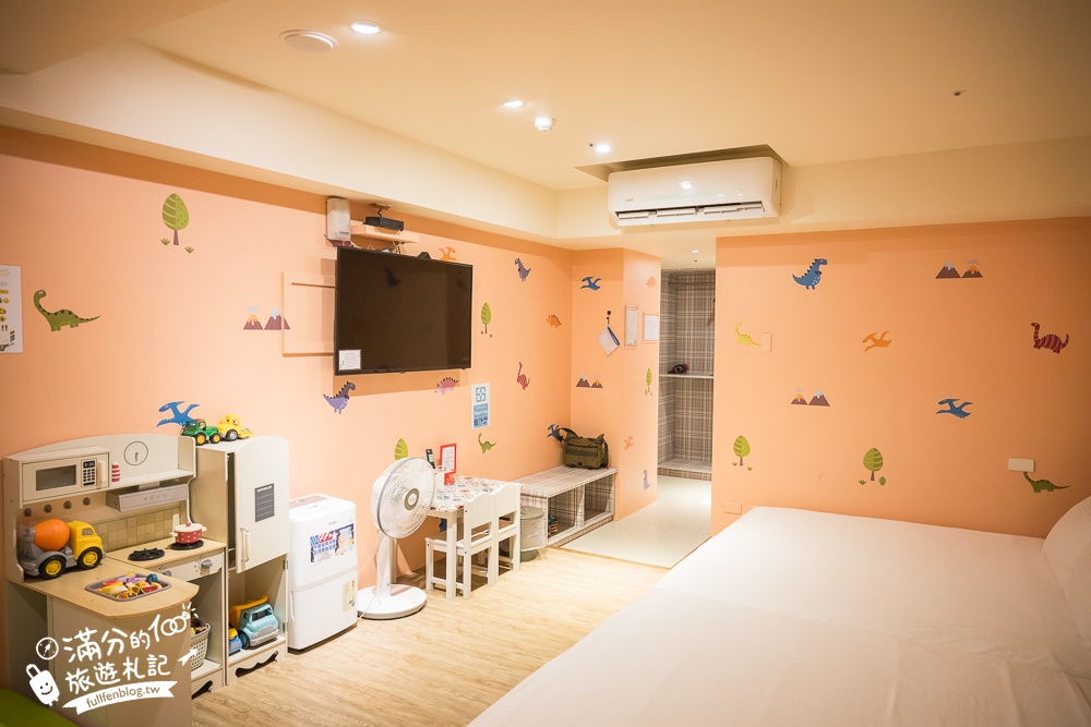 【宜蘭親子民宿推薦】宜蘭童玩樂親子旅宿,近羅東夜市,房間就有溜滑梯球池和扮酒酒酒太好玩!
