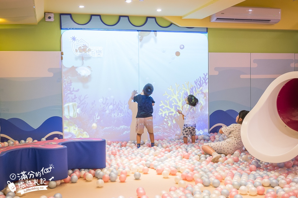 【宜蘭親子民宿推薦】宜蘭童玩樂親子旅宿,近羅東夜市,房間就有溜滑梯球池和扮酒酒酒太好玩!