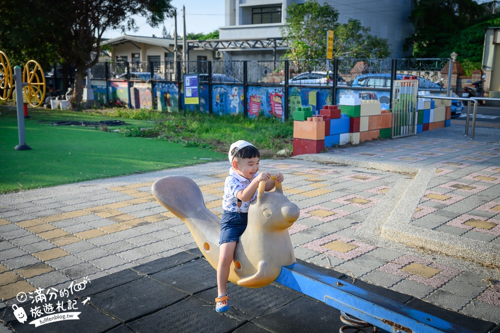 雲林【麥寮國小積木公園】多啦A夢積木主題公園,古錐好拍照,還有水管洞.蹺蹺板和溜滑梯超放電!