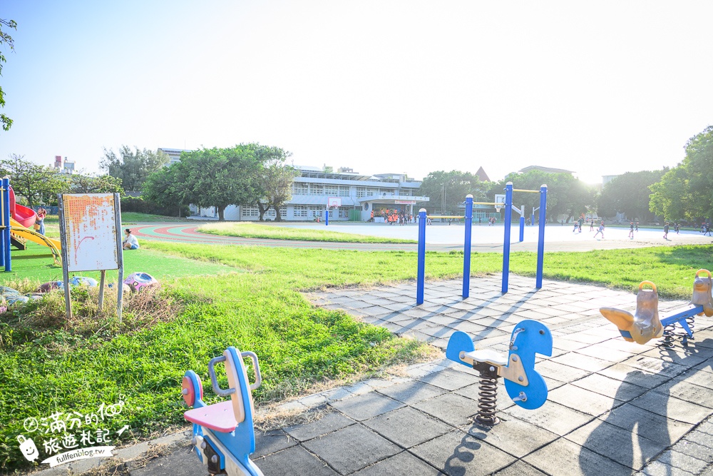 雲林【麥寮國小積木公園】多啦A夢積木主題公園,古錐好拍照,還有水管洞.蹺蹺板和溜滑梯超放電!