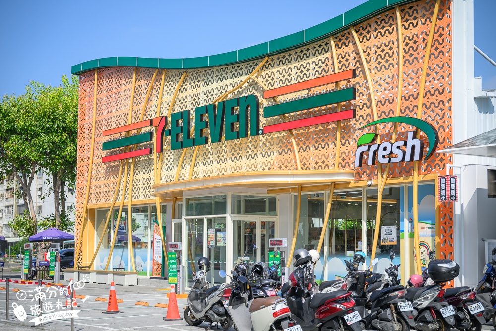 【台南7-ELEVEN Fresh首府門市】全台第7000間7-11,結合鹽山白雪星巴克&康是美複合式商場超吸睛且一次購足!