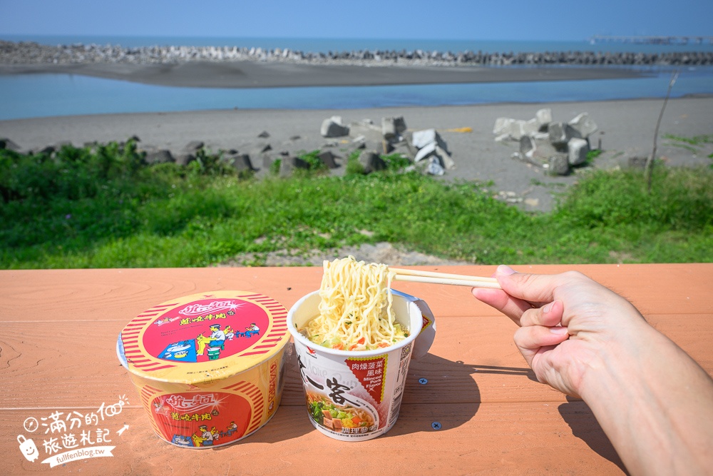 高雄泡麵土地公【永安烏林投玄德宮】南台灣唯一看海景吃泡麵的土地公廟,觀景視野佳,有拜有吃有保佑!