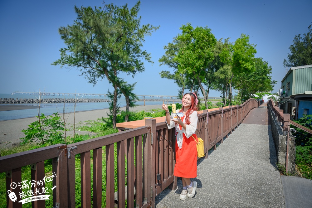 高雄泡麵土地公【永安烏林投玄德宮】南台灣唯一看海景吃泡麵的土地公廟,觀景視野佳,有拜有吃有保佑!