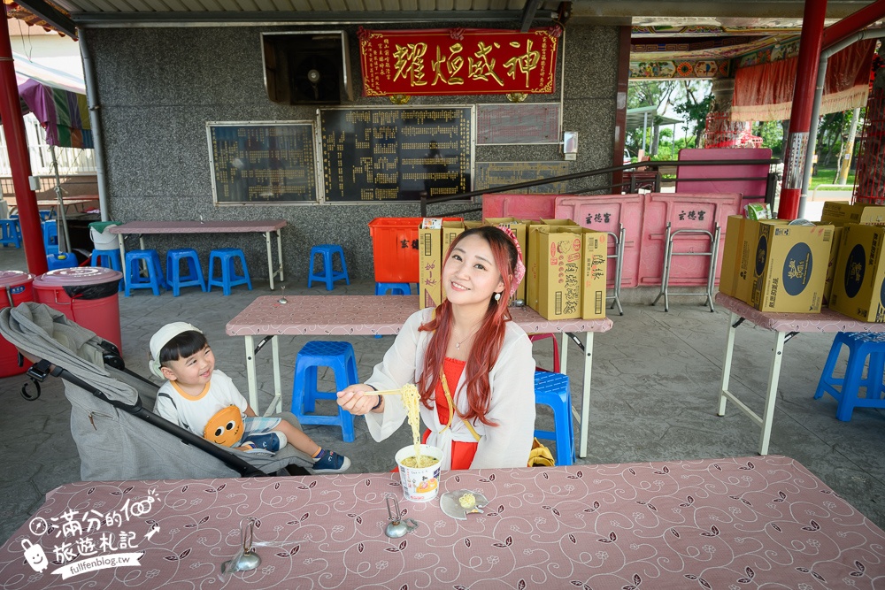 高雄泡麵土地公【永安烏林投玄德宮】南台灣唯一看海景吃泡麵的土地公廟,觀景視野佳,有拜有吃有保佑!