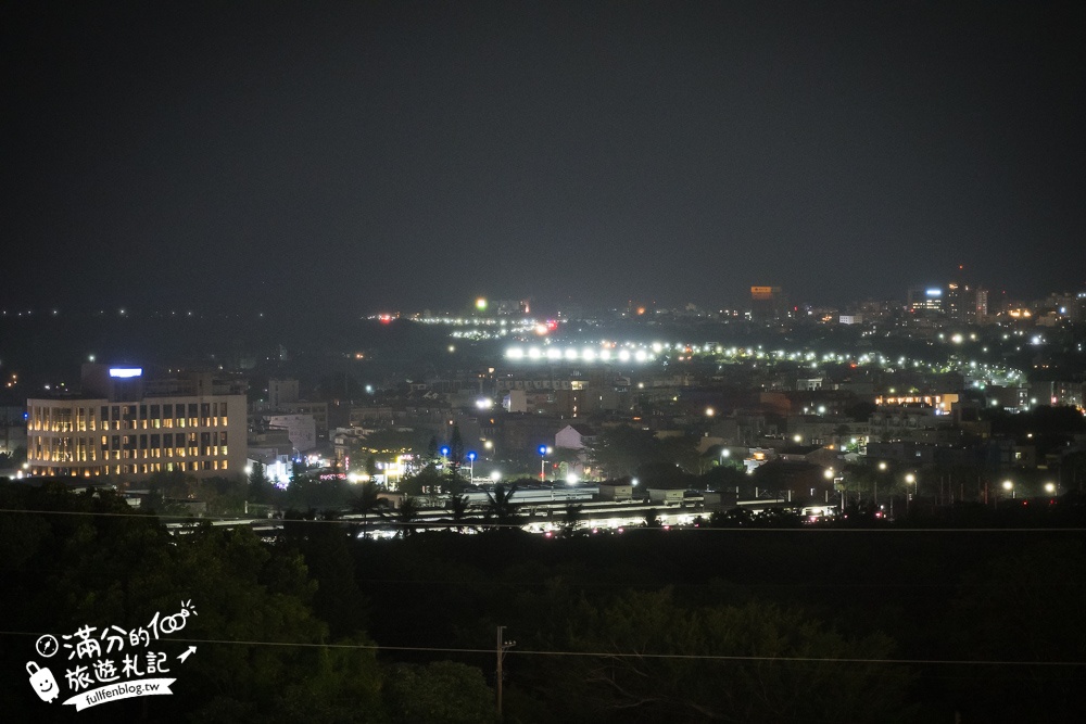 台東【俩吆久景觀貨櫃餐廳】台東夜景咖啡廳,招牌必吃桶仔雞烤魚&部落風味料理,賞夜吃茶點也很浪漫!