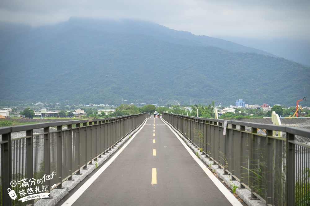 花蓮【歐亞板塊及菲律賓海板塊交界紀念碑】步行即達,世界唯一橫跨兩板塊的玉富自行車道,秀姑巒溪震撼的山水風光!