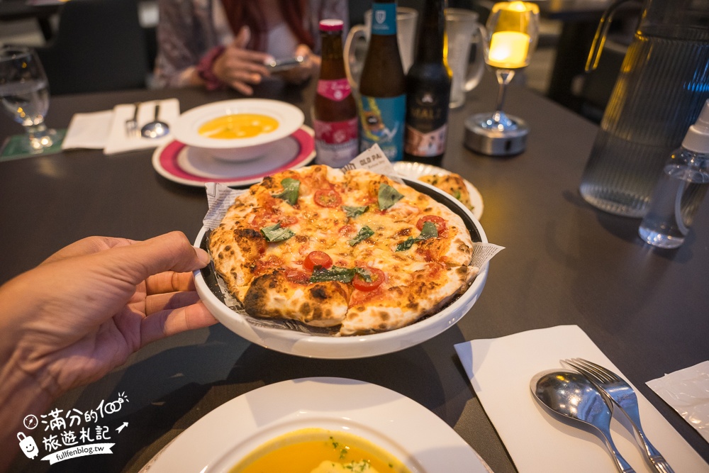 台中南屯餐酒館餐廳推薦【8+9吧食酒音樂餐廳】，近100種啤酒選擇，吃美食喝啤酒還能聆聽現場live演唱，絕對放鬆！