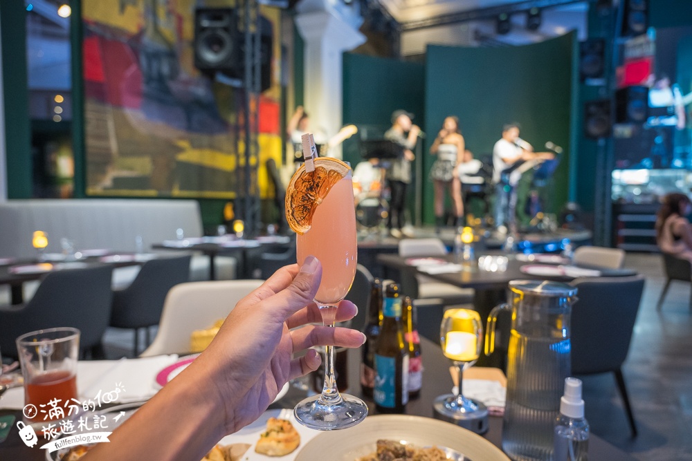 台中南屯餐酒館餐廳推薦【8+9吧食酒音樂餐廳】，近100種啤酒選擇，吃美食喝啤酒還能聆聽現場live演唱，絕對放鬆！