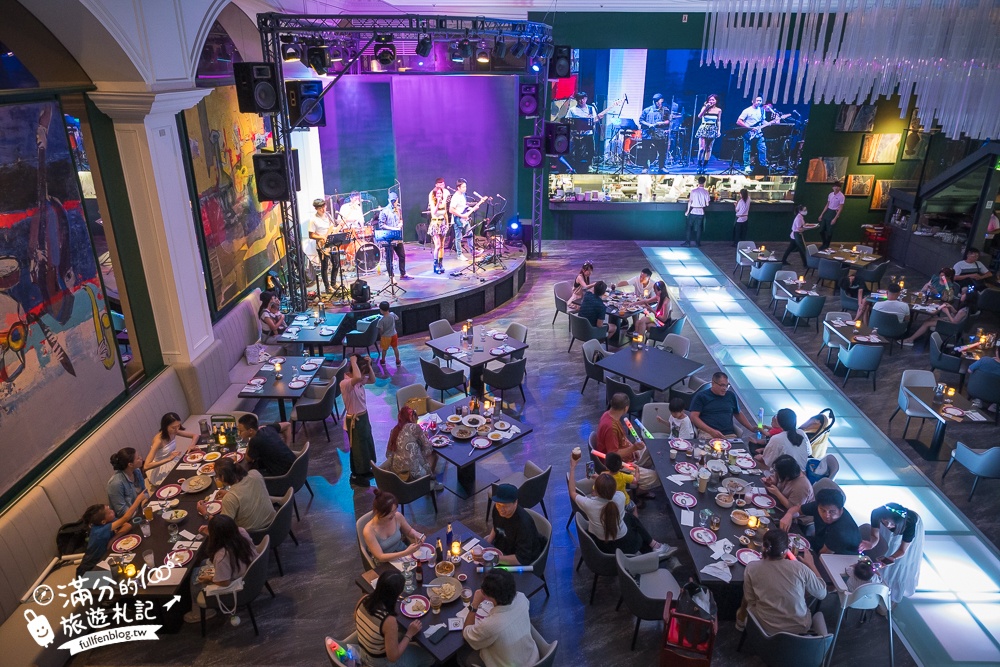 台中南屯餐酒館餐廳推薦【8+9吧食酒音樂餐廳】，近100種啤酒選擇，吃美食喝啤酒還能聆聽現場live演唱，絕對放鬆！