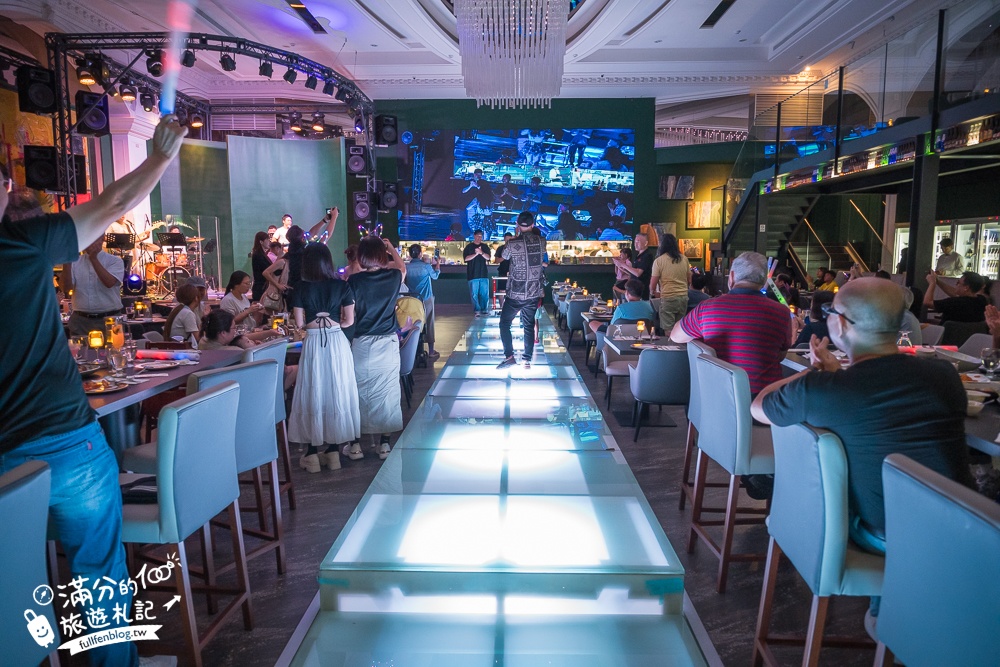 台中南屯餐酒館餐廳推薦【8+9吧食酒音樂餐廳】，近100種啤酒選擇，吃美食喝啤酒還能聆聽現場live演唱，絕對放鬆！